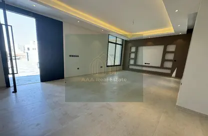 Villa - 4 Bedrooms - 6 Bathrooms for rent in Al Aweer 1 - Al Aweer - Dubai