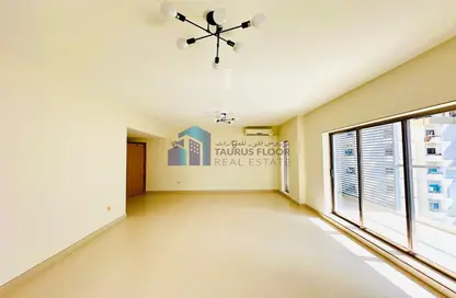 Apartment - 3 Bedrooms - 3 Bathrooms for rent in Al Muraqqabat - Deira - Dubai