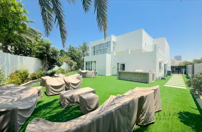 Villa - 4 Bedrooms - 4 Bathrooms for sale in Meadows 2 - Meadows - Dubai