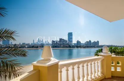 Villa - 4 Bedrooms - 5 Bathrooms for rent in Garden Homes Frond B - Garden Homes - Palm Jumeirah - Dubai