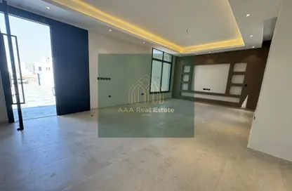 Villa - 4 Bedrooms - 6 Bathrooms for rent in Al Aweer 1 - Al Aweer - Dubai