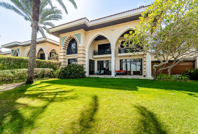 Villa - 5 Bedrooms - 7 Bathrooms for sale in Palm Jumeirah - Dubai