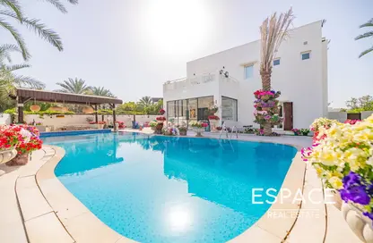 Villa - 4 Bedrooms - 3 Bathrooms for rent in Meadows 9 - Meadows - Dubai