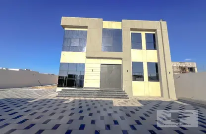 Villa - 4 Bedrooms - 5 Bathrooms for rent in Al Aweer 1 - Al Aweer - Dubai