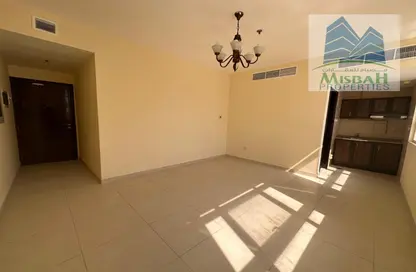 Apartment - 1 Bathroom for rent in Al Barsha 1 - Al Barsha - Dubai