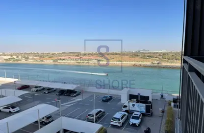 Apartment - 1 Bathroom for rent in Waters Edge - Yas Island - Abu Dhabi