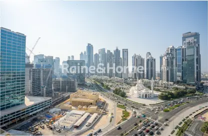 Apartment - 3 Bedrooms - 5 Bathrooms for rent in Bahwan Tower Downtown - Downtown Dubai - Dubai