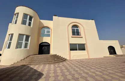 Villa - 6 Bedrooms for rent in Al Suyoh - Sharjah