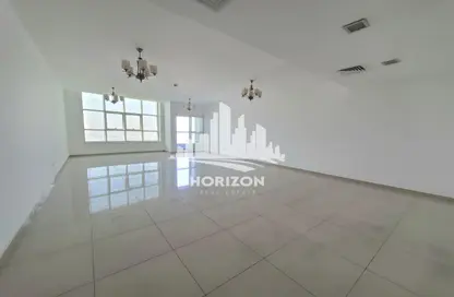 Apartment - 4 Bedrooms - 5 Bathrooms for rent in Al Khan - Sharjah