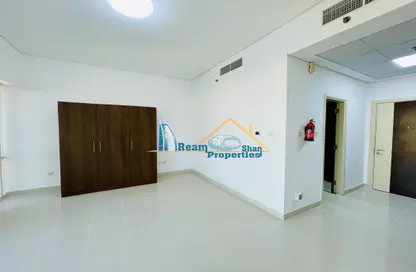 Apartment - 1 Bathroom for rent in Nova Tower - Dubai Silicon Oasis - Dubai