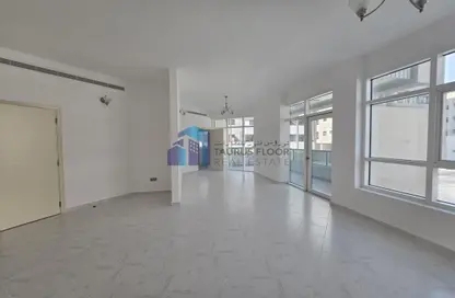 Apartment - 3 Bedrooms - 4 Bathrooms for rent in Diplomat Building - Umm Hurair 1 - Umm Hurair - Dubai