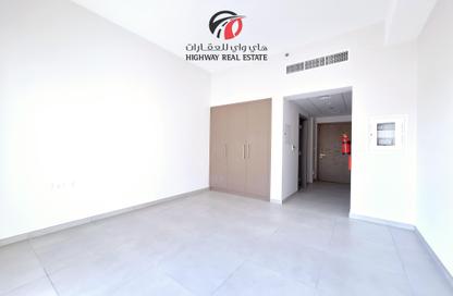 Apartment - 1 Bathroom for rent in Al Warsan 4 - Al Warsan - Dubai