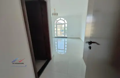 Villa - 4 Bedrooms - 6 Bathrooms for rent in Al Barsha 1 - Al Barsha - Dubai