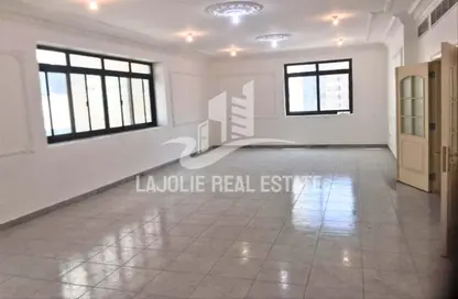 Apartment - 3 Bedrooms - 4 Bathrooms for rent in Khalifa Street - Abu Dhabi