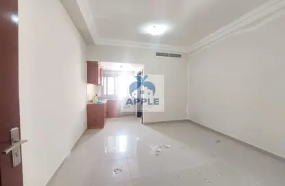 Apartment - 1 Bathroom for rent in Muwaileh 3 Building - Muwaileh - Sharjah