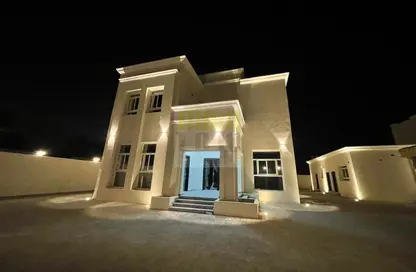 Villa - 5 Bedrooms - 6 Bathrooms for rent in Madinat Al Riyad - Abu Dhabi