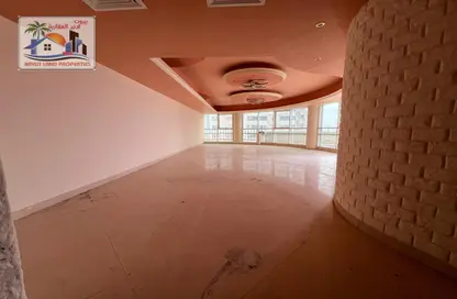 Penthouse - 4 Bedrooms - 6 Bathrooms for rent in Al Majaz 3 - Al Majaz - Sharjah