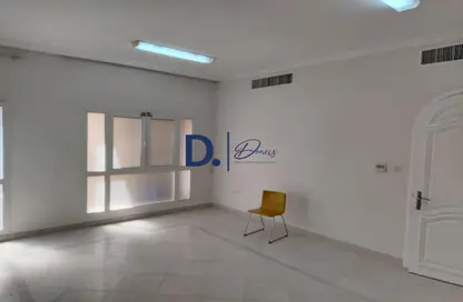 شقة - 2 غرف نوم - 2 حمامات للايجار في المشرف - أبوظبي