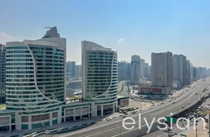 Apartment - 2 Bedrooms - 3 Bathrooms for sale in Upper Crest - Downtown Dubai - Dubai