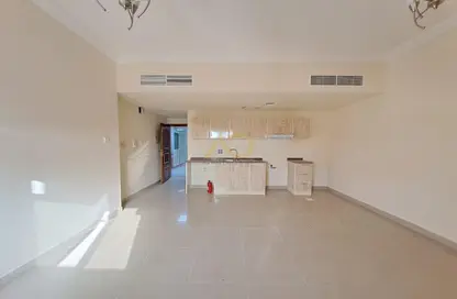 Apartment - 1 Bathroom for rent in Al Hafeet Tower 8 - Al Nahda - Sharjah