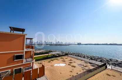 Villa - 5 Bedrooms - 7 Bathrooms for sale in Sur La Mer - La Mer - Jumeirah - Dubai