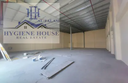 Warehouse - Studio - 2 Bathrooms for rent in Umm Al Thuoob - Umm Al Quwain