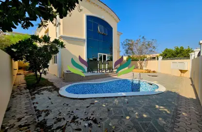 Villa - 5 Bedrooms - 5 Bathrooms for rent in Jumeirah 1 Villas - Jumeirah 1 - Jumeirah - Dubai