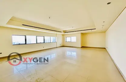 Apartment - 3 Bedrooms - 5 Bathrooms for rent in Silver Wave Tower - Al Mina - Abu Dhabi