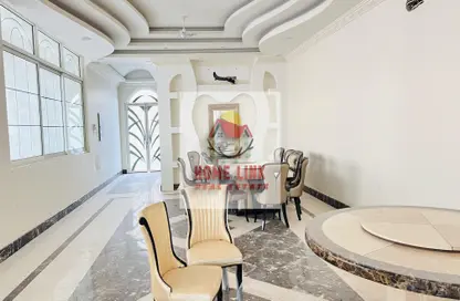 Villa - 5 Bedrooms for rent in Al Rahmaniya - Sharjah