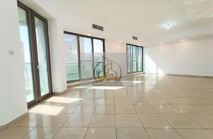 Apartment - 3 Bedrooms - 4 Bathrooms for rent in Al Heel Tower - Mubarak Bin Mohammed Street - Al Khalidiya - Abu Dhabi