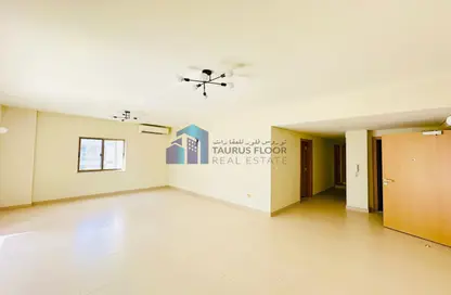 Apartment - 3 Bedrooms - 4 Bathrooms for rent in Al Muraqqabat - Deira - Dubai