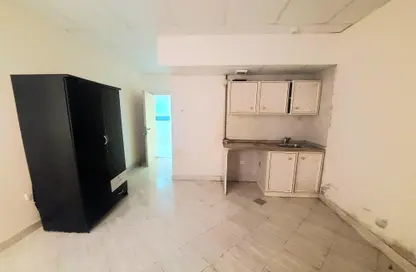 Apartment - 1 Bathroom for rent in Al Butina B - Al Butina - Sharjah