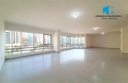 Apartment - 3 Bedrooms - 3 Bathrooms for rent in Wave tower - Corniche Road - Abu Dhabi