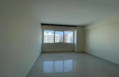 Empty Room image for: Apartment - 1 Bedroom - 2 Bathrooms for rent in Jamal Al Ghurair Building - Mankhool - Bur Dubai - Dubai, Image 1