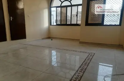 صورة لـ غرفة فارغة شقة - 1 حمام للايجار في شارع الضفرة - المشرف - أبوظبي ، صورة رقم 1