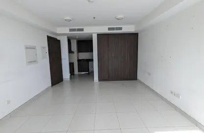 Apartment - 1 Bathroom for rent in Dubai Land Residence Complex - Dubai