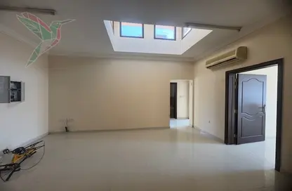 Apartment - 3 Bedrooms - 3 Bathrooms for rent in Al Dafeinah - Asharej - Al Ain