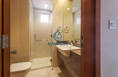 Bathroom image for: Villa - 5 Bedrooms - 6 Bathrooms for rent in Nad Al Sheba 3 - Nad Al Sheba - Dubai, Image 1
