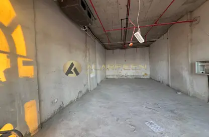 Shop - Studio - 1 Bathroom for rent in Cambridge Business Centre - Dubai Silicon Oasis - Dubai