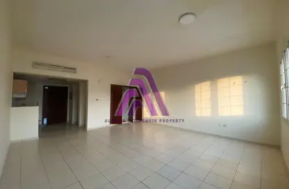 Apartment - 1 Bathroom for rent in X20 - England Cluster - International City - Dubai