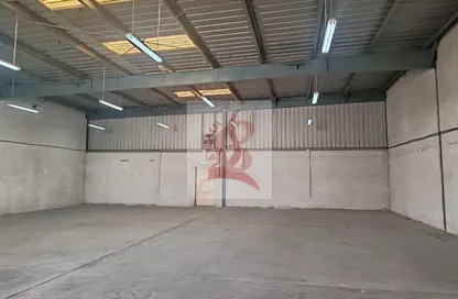 Warehouse - Studio - 1 Bathroom for rent in Umm Ramool - Dubai