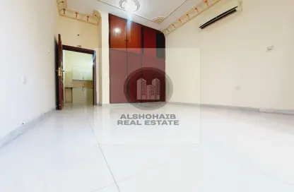 Apartment - 1 Bathroom for rent in Madinat Zayed - Abu Dhabi