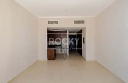 Apartment - 1 Bathroom for rent in Ritaj Tower - Dubai Investment Park (DIP) - Dubai