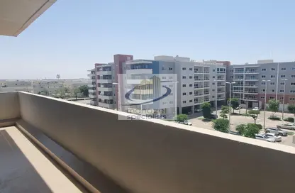 Apartment - 3 Bedrooms - 4 Bathrooms for sale in Tower 9 - Al Reef Downtown - Al Reef - Abu Dhabi