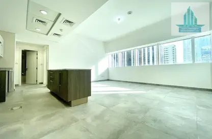 Apartment - 1 Bedroom - 1 Bathroom for rent in Emirates Tower - Hamdan Street - Abu Dhabi