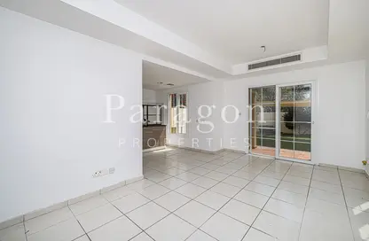 Villa - 2 Bedrooms - 3 Bathrooms for rent in Springs 3 - The Springs - Dubai