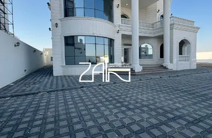 Villa - 5 Bedrooms - 6 Bathrooms for rent in Madinat Zayed - Abu Dhabi