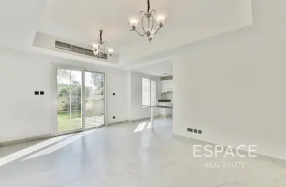 Villa - 2 Bedrooms - 3 Bathrooms for rent in Springs 11 - The Springs - Dubai