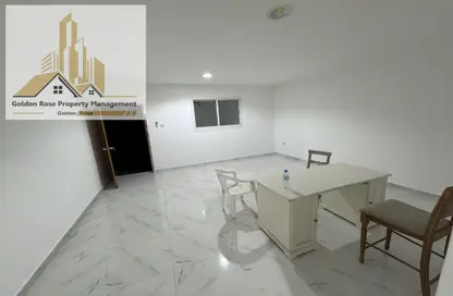 Apartment - 1 Bathroom for rent in Al Mushrif - Abu Dhabi