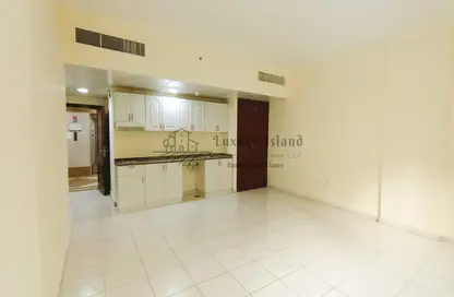 صورة لـ مطبخ شقة - 1 حمام للايجار في شارع النجدة - أبوظبي ، صورة رقم 1